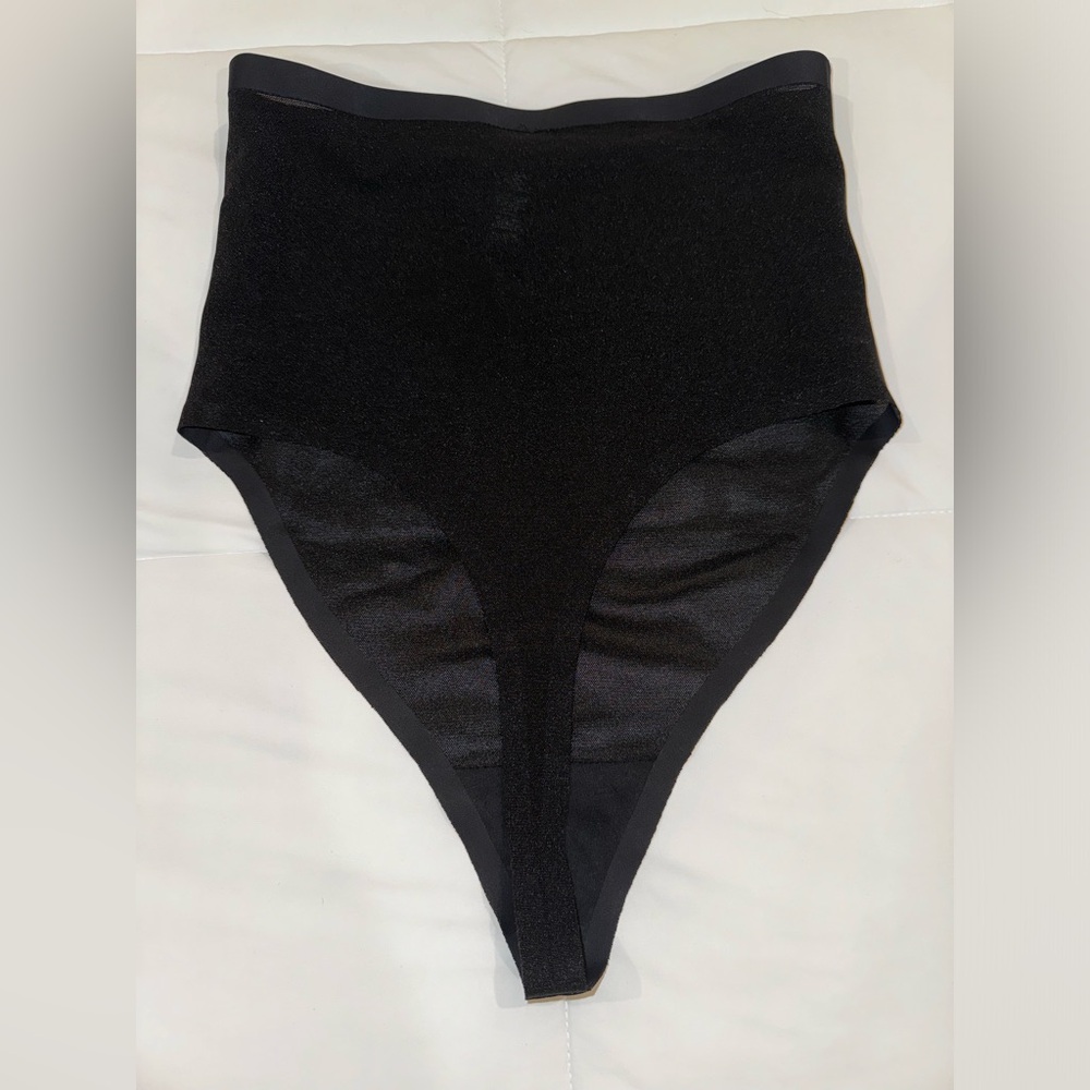 SKIMS High Waist Mesh Thong - Size Medium Black Onyx - NWOT
